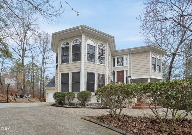 Primary Photo - Spacious & Serene 5+ Bedroom Home in Sough...