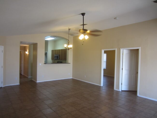Building Photo - This 3 Bed. 2 Ba. Home Near the U of A, Downtown & I-10 Will Be Available Around April 1st