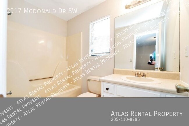 Building Photo - 2917 McDonald Dr SW