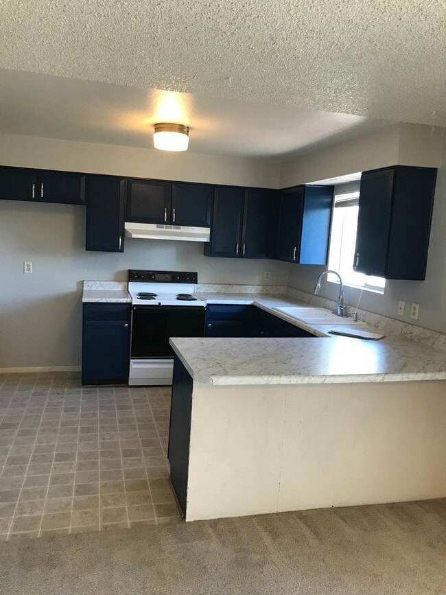 Building Photo - GREAT TEMPE LOCATION - 3 BED 2 BATH NOW AV...