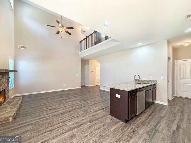 Building Photo - 6369 Woodland Station Dr