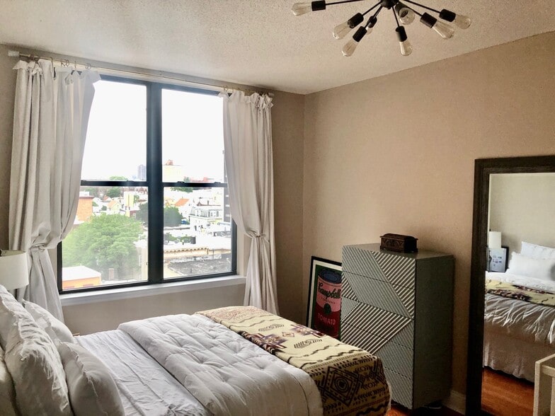 Building Photo - 4315 Park Ave