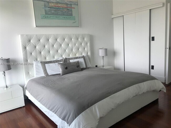 Building Photo - 2525 SW 3rd Ave