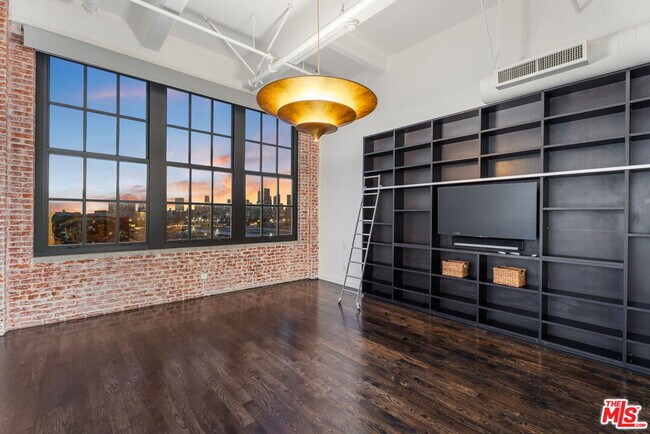 Building Photo - 1850 Industrial St