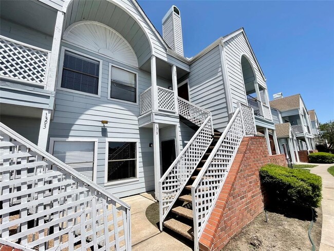 Building Photo - 14550 Fonmeadow Dr