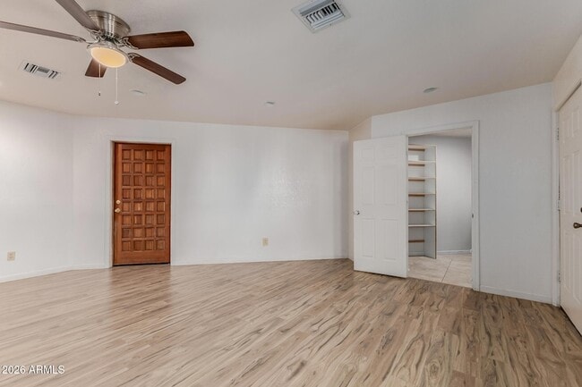 Building Photo - 6140 E Peak View Rd