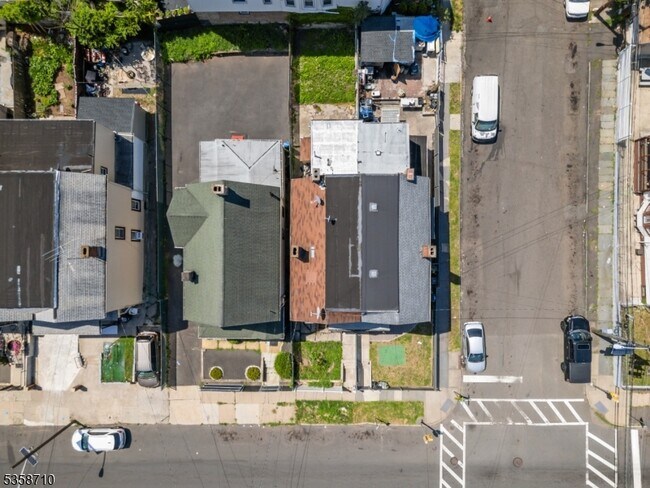 Building Photo - 416 Summer Ave