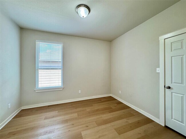 Building Photo - 4016 Kenter Crossing