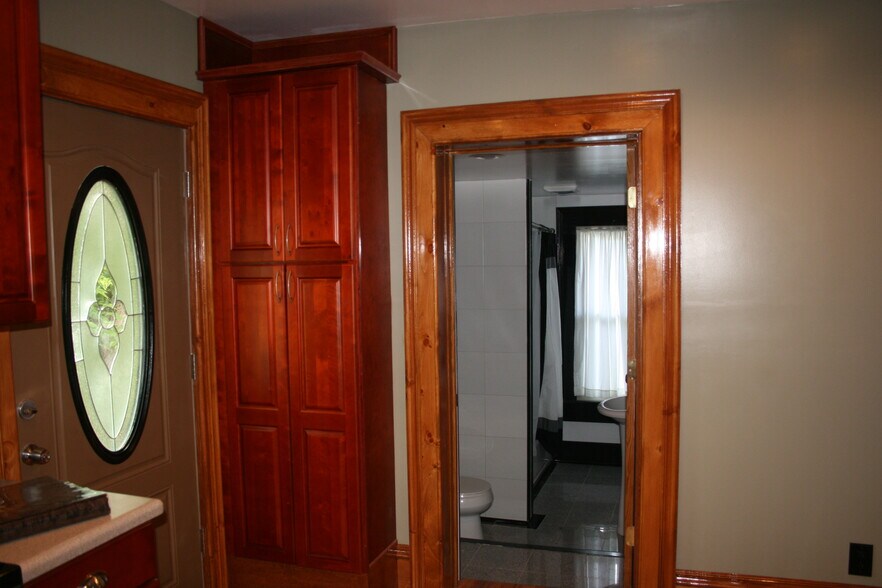 Building Photo - 196 Bristol St