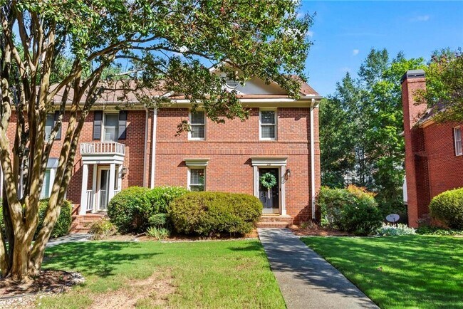 Primary Photo - 28 Huntington Pl Dr