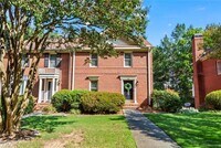 Building Photo - 28 Huntington Pl Dr