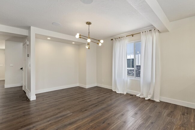 Building Photo - 414 E 8800 S