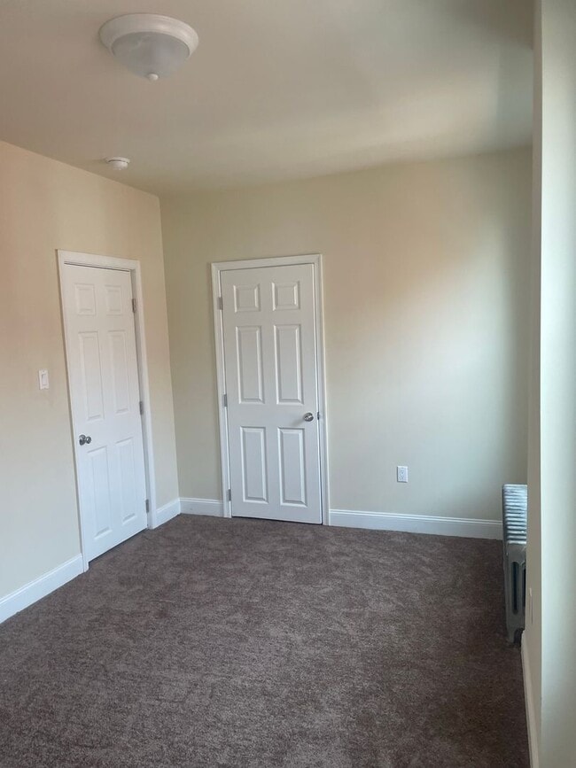 Building Photo - Large beautiful Home waiting for you