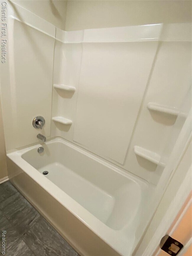 Building Photo - 22490 Woodbridge Ln