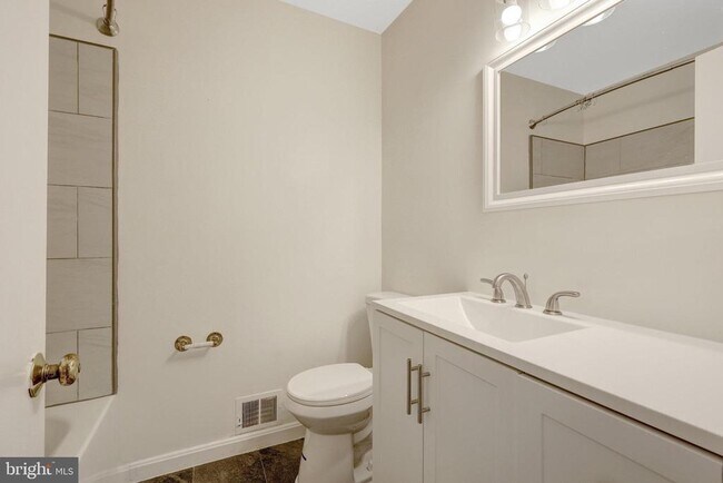 Building Photo - 615 Kearney Ct SW