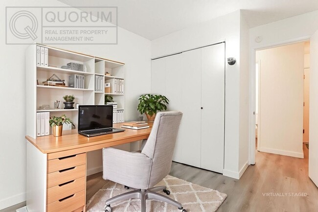 Building Photo - 3 Bed 2 Bathroom Edmonds Condo!