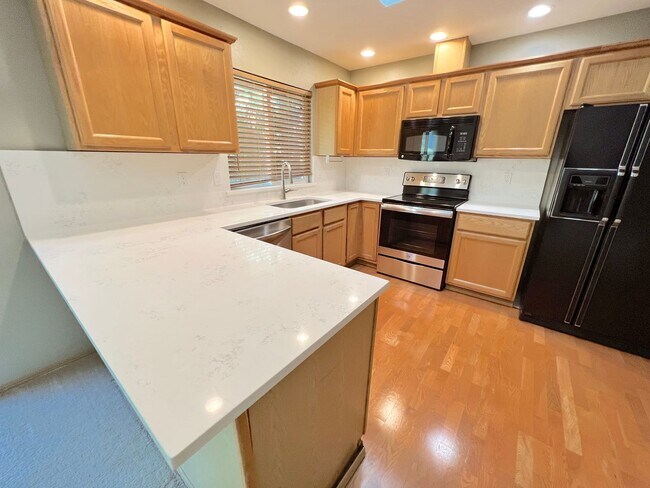 Building Photo - Spacious Upgraded Bothell/North Kirkland Home!