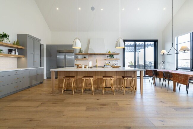 Building Photo - 6136 Falabella Wy