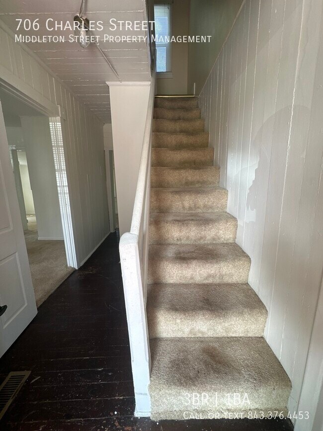 Building Photo - 706 Charles St