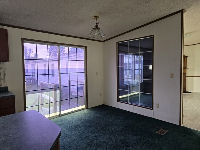 Building Photo - 926 Hollywood Dr