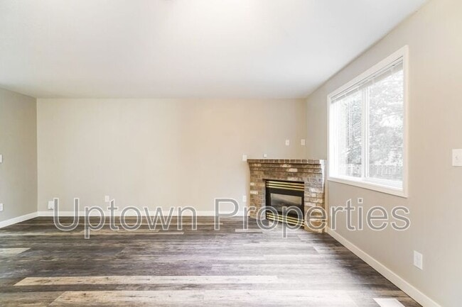 Building Photo - 6133-6135 SE Frances St