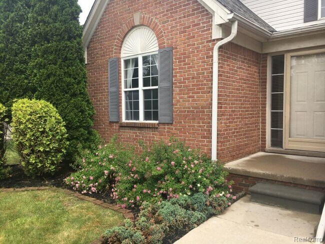 Building Photo - 879 Autumn Ridge Dr
