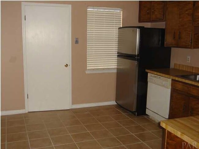 Building Photo - In the Heart of Gulf Breeze Proper