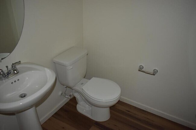 Building Photo - 4297 Freemark Ave