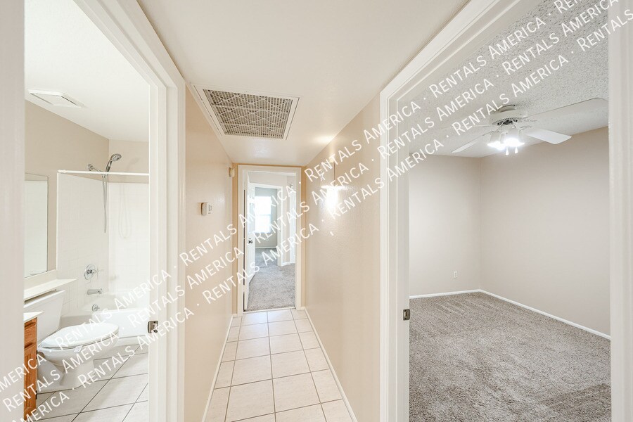 Building Photo - 1817 N Palm Dr