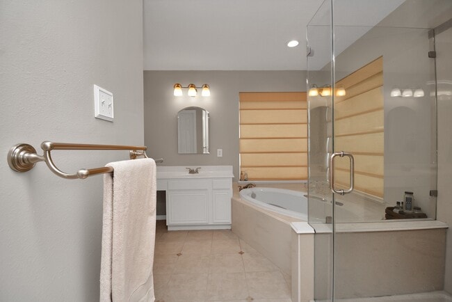 Building Photo - 2322 Lord Nelson Dr