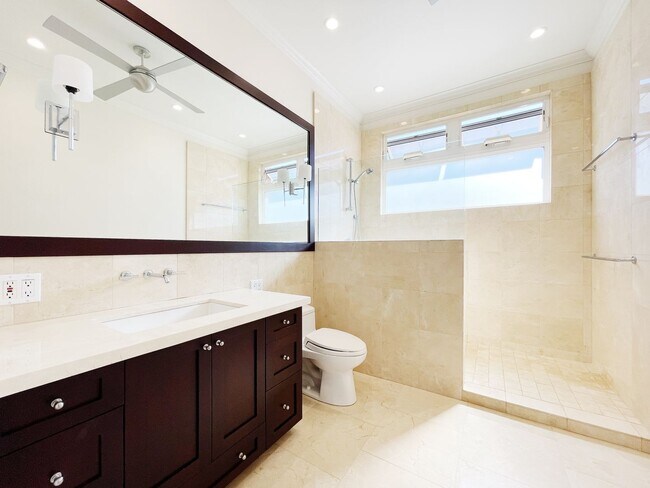 Building Photo - Panoramic Views from Executive Home near Tripler & Kaiser Hospitals