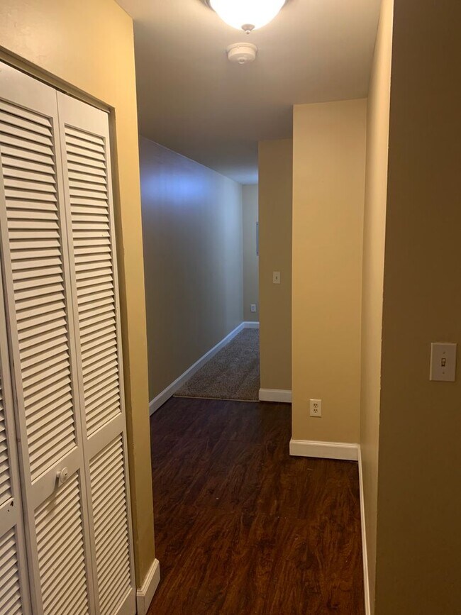 Building Photo - 3 bed/1 bath Old Louisville