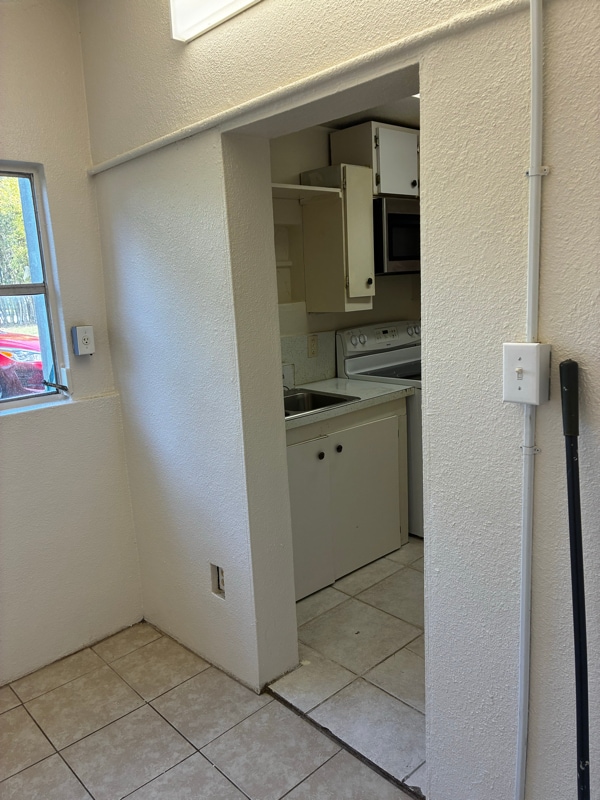 Building Photo - 117 5th St NE