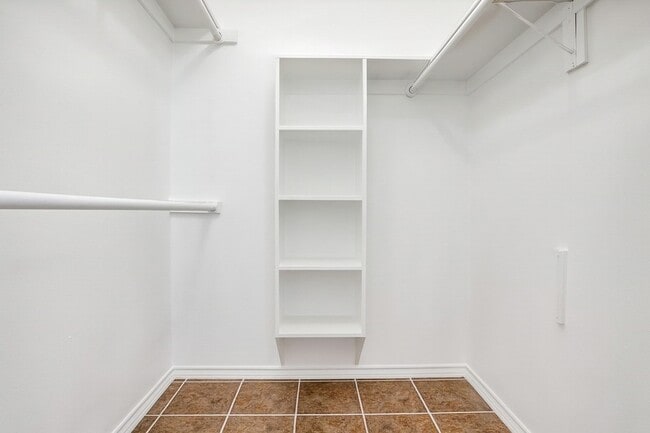 Building Photo - 808 Easter Dr