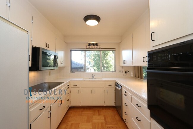 Building Photo - Mid-Century 3 Bedroom Montclair Home