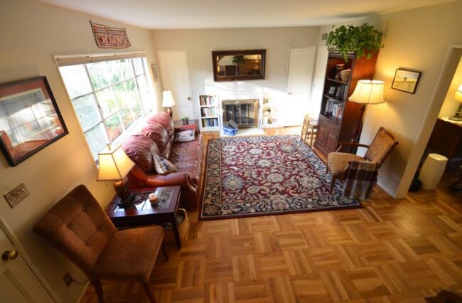 Living room - 5394 Village Grn