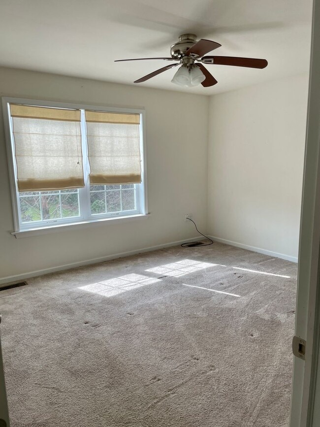 Building Photo - Single Family 4 Bed 3 Bath Home in LS School District