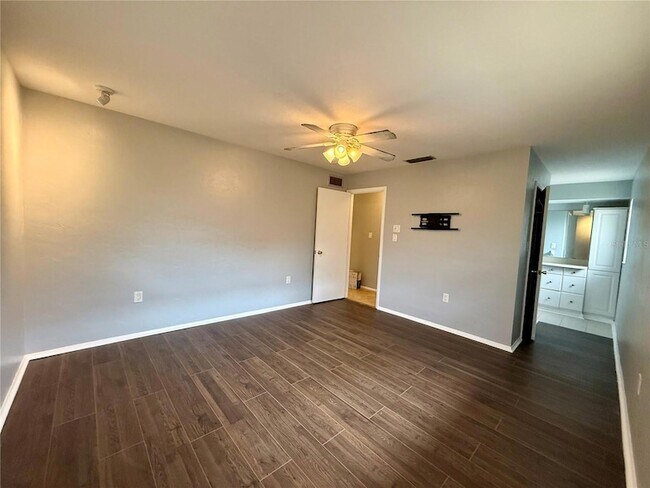 Building Photo - 2328 Cass St