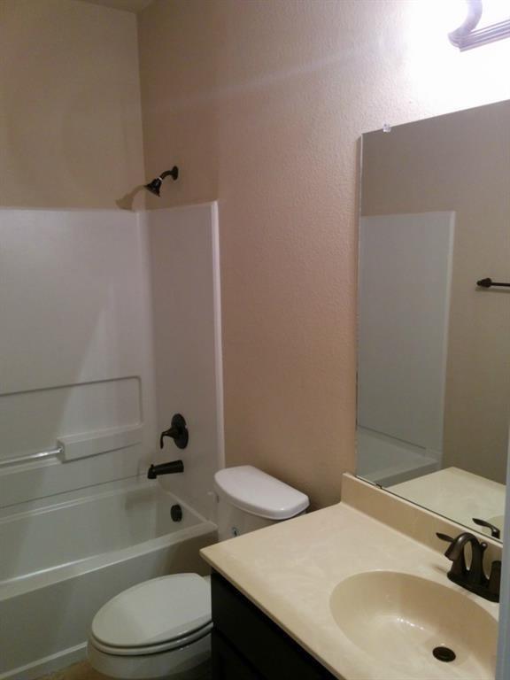 Building Photo - 155 Creekside Villa Dr