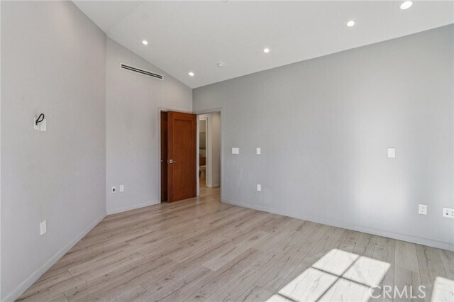 Building Photo - 24334 Crestlawn St