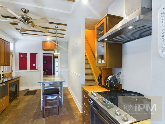 Building Photo - Spacious 5 Bedroom, 2.5 Bath Near The Avenues!