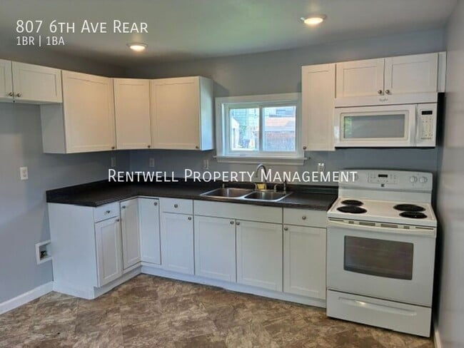 Building Photo - 807 6th Ave