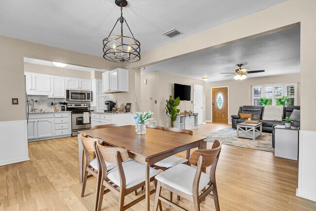 Building Photo - 897 Imperial Dr