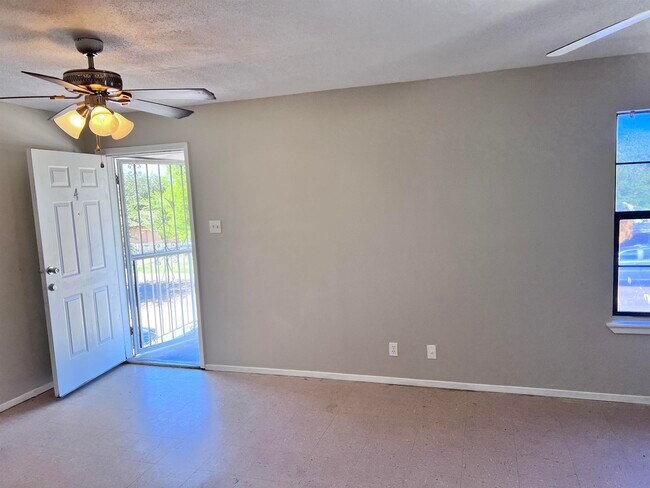 Building Photo - 301 Rio Bravo Dr
