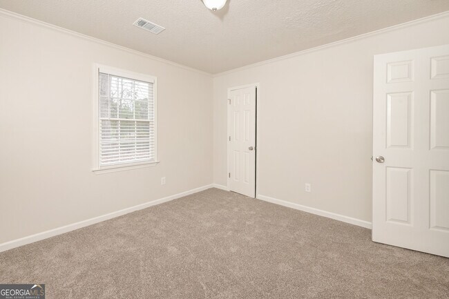 Building Photo - 2202 Independence Dr SW