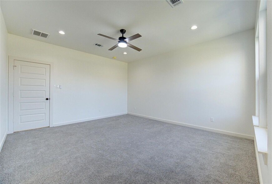 Building Photo - 2920 El Fenice Ln