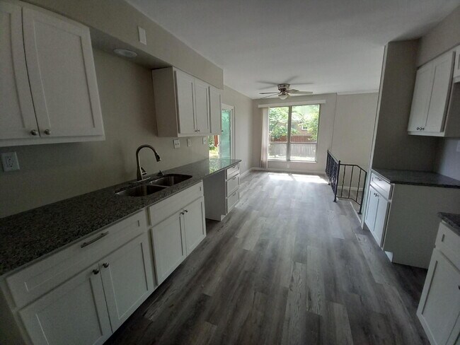Building Photo - Charming Webster Groves Home with Classic Character and Modern Comforts