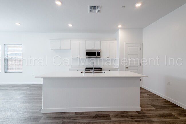 Building Photo - 4 Bedroom/2 Bath Home with Paid Solar in the Southwest - $2650 Per Month!