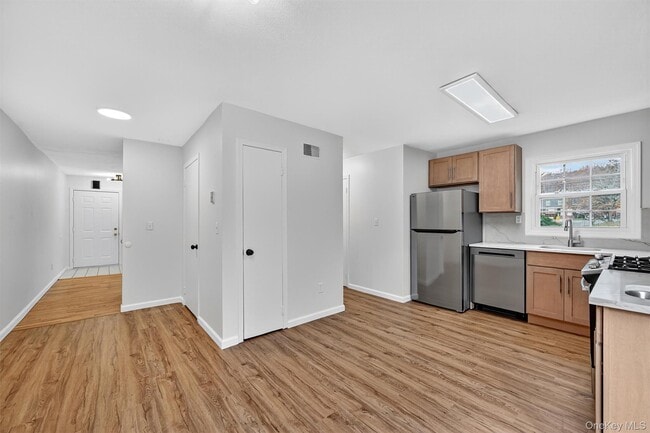 Building Photo - 28 Alan Rd