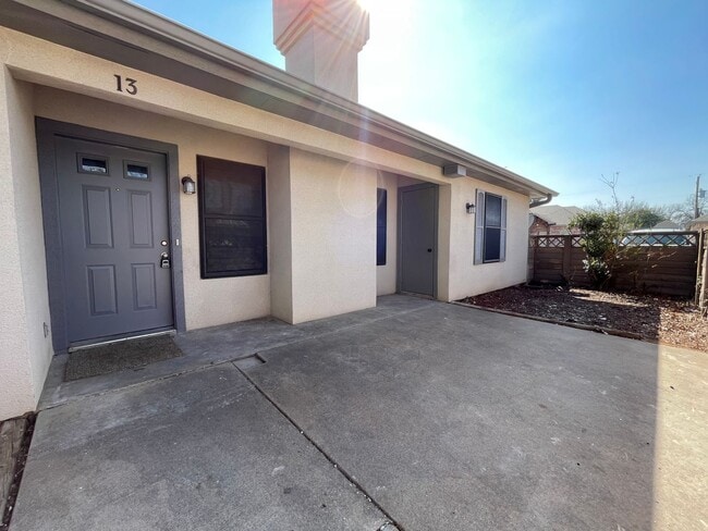 Primary Photo - AVAILABLE NOW - 2 BEDROOM 2 BATH TOWNHOME ...
